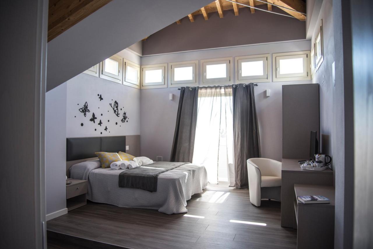 Michela Bb & Relais Bed & Breakfast Lonato Exterior photo