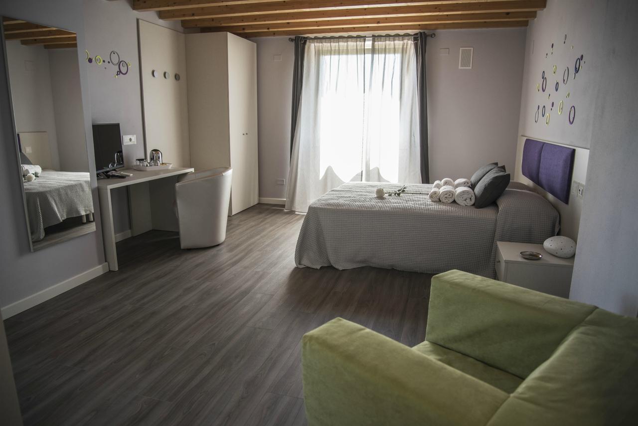 Michela Bb & Relais Bed & Breakfast Lonato Exterior photo